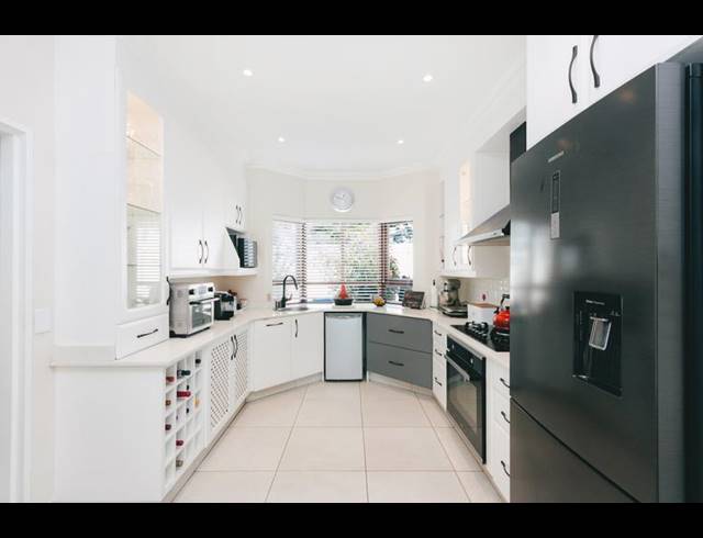 4 BEDROOM HOUSE FOR SALE IN LONEHILL